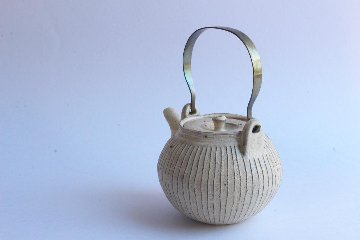 鈴木　進　粉引線紋急須（金具取手）の画像