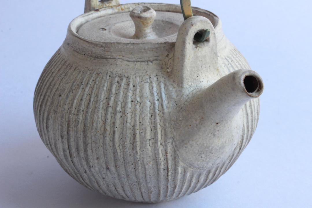 鈴木　進　粉引しのぎ急須（金具取手）の画像