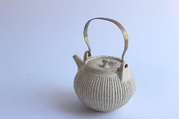 鈴木　進　粉引しのぎ急須（金具取手）の画像