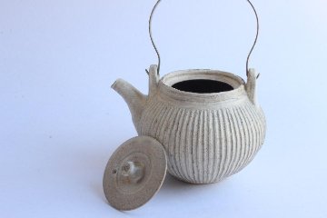 鈴木　進　粉引しのぎ急須（金具取手）の画像