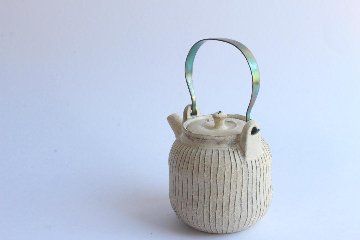 鈴木　進　粉引線紋急須（金具取手）の画像