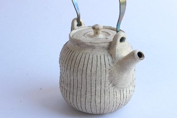 鈴木　進　粉引線紋急須（金具取手）の画像