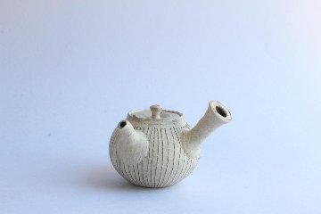 鈴木　進　粉引線紋急須の画像