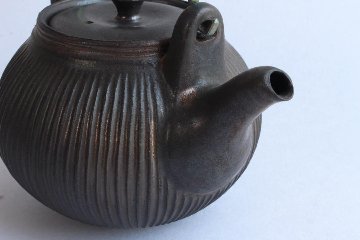 鈴木　進　金彩釉しのぎ急須（金具取手）の画像