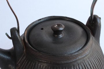 鈴木　進　金彩釉しのぎ急須（金具取手）の画像