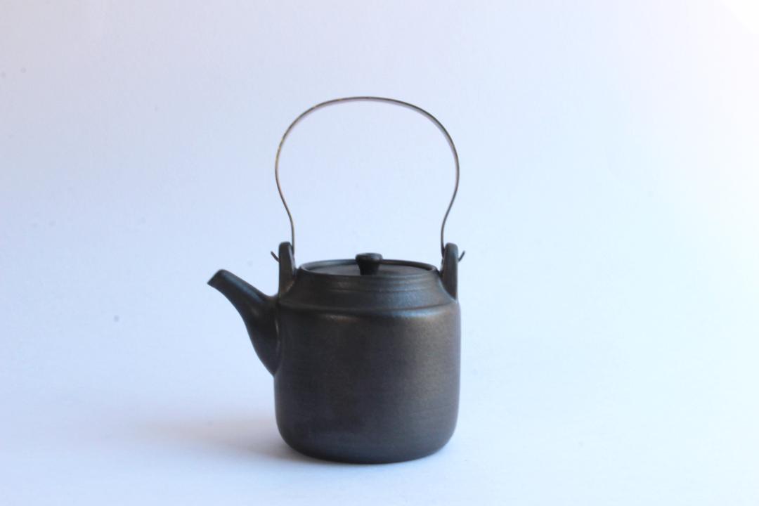 鈴木　進　金彩釉急須（金具取手）の画像