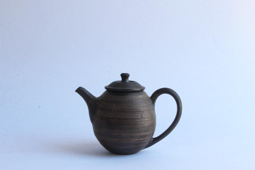 鈴木　進　金彩釉しのぎ茶壺の画像
