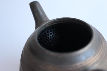 鈴木　進　金彩釉しのぎ茶壺の画像