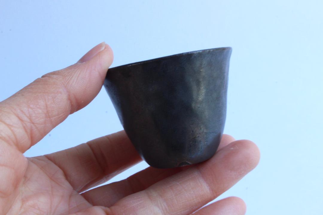 鈴木　進　金彩釉茶杯の画像