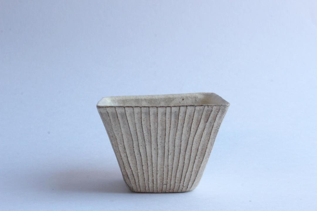 鈴木進　粉引線紋角鉢の画像