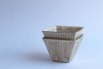 鈴木進　粉引線紋角鉢の画像