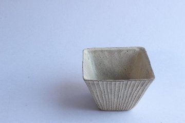 鈴木進　粉引線紋角鉢の画像