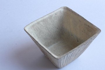 鈴木進　粉引線紋角鉢の画像