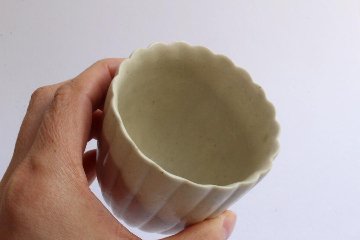 鈴木　進　松原灰釉輪花カップの画像