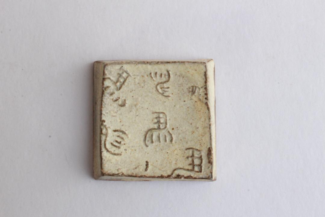 鈴木　進　粉引箸置き　左馬の画像