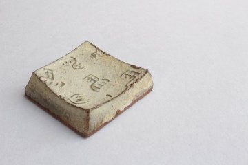 鈴木　進　粉引箸置き　左馬の画像