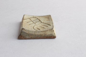 鈴木　進　粉引箸置き　左馬の画像