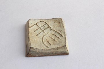 鈴木　進　粉引箸置き　左馬の画像