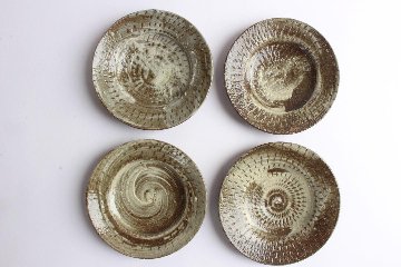 西川真衣　５寸皿　刷毛目とびかんなの画像
