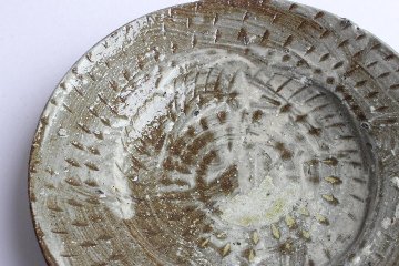 西川真衣　５寸皿　刷毛目とびかんなの画像