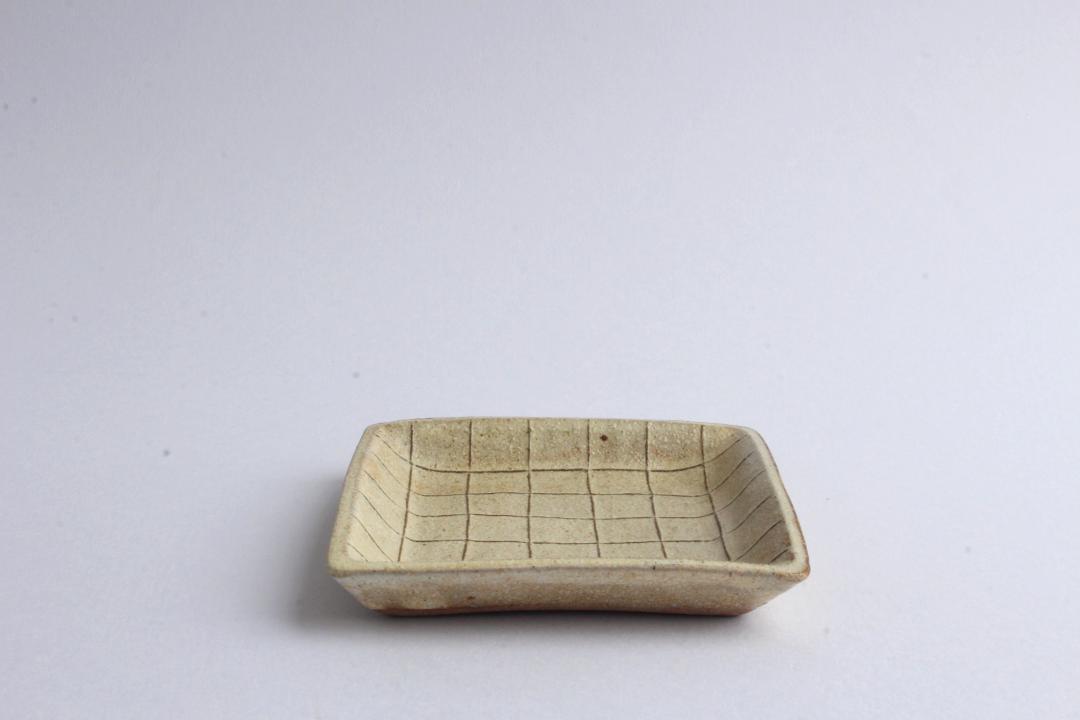 鈴木　進　粉引線紋角皿の画像
