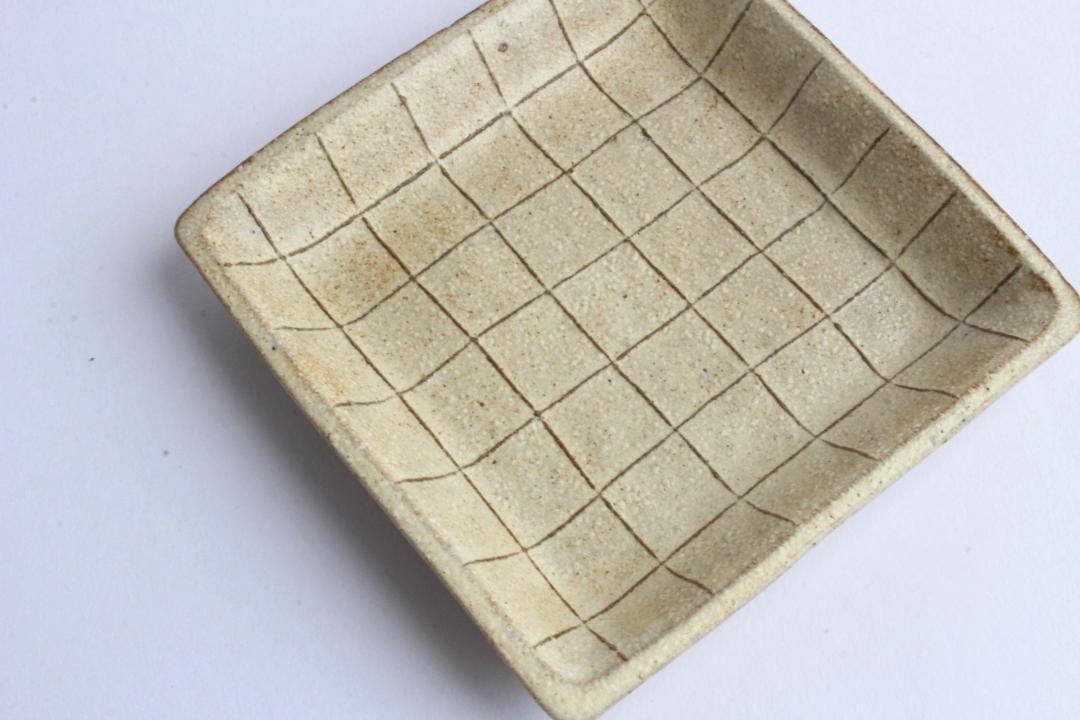 鈴木　進　粉引線紋角皿の画像
