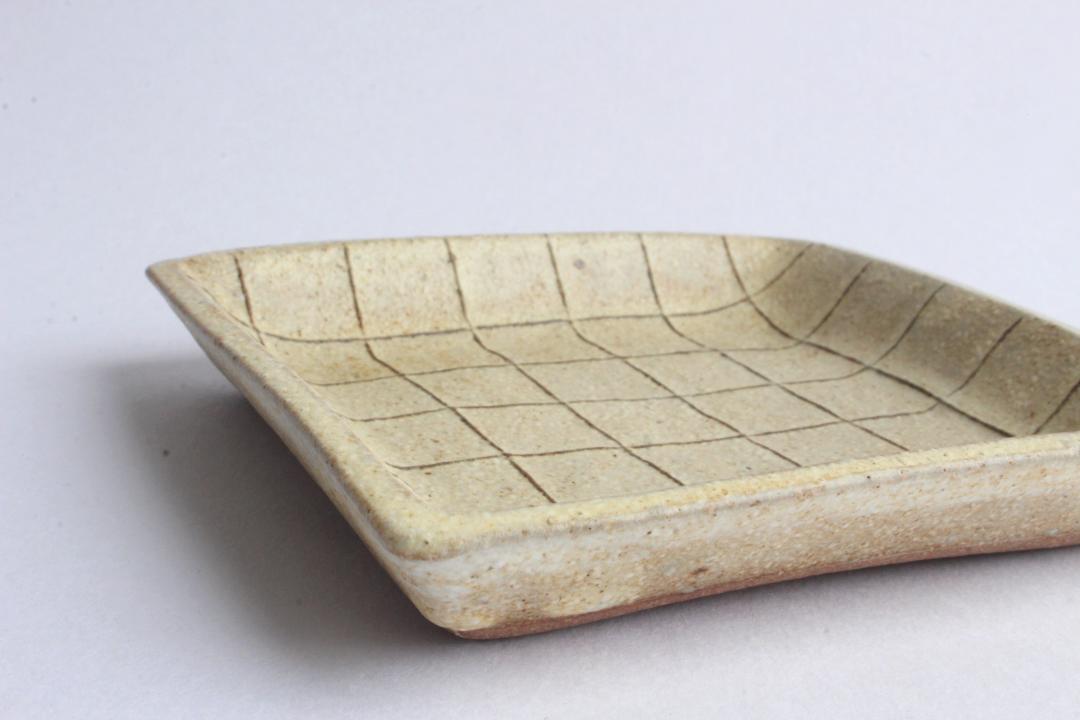 鈴木　進　粉引線紋角皿の画像