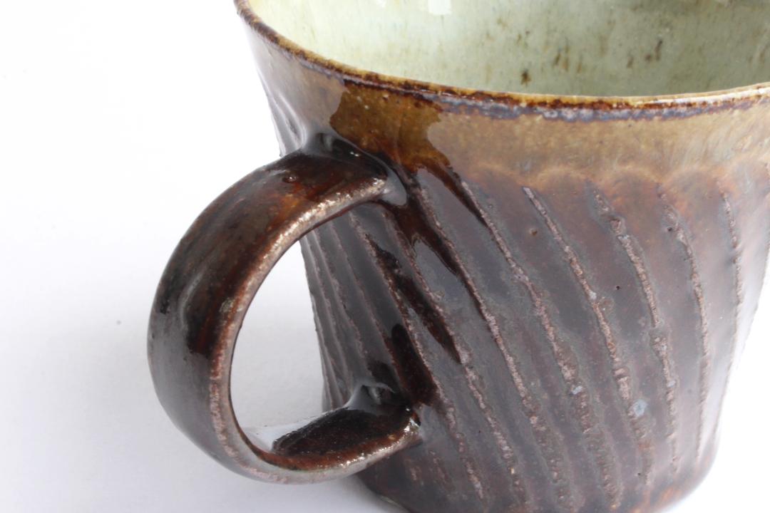 伊藤　豊　しのぎマグカップ　焦茶の画像