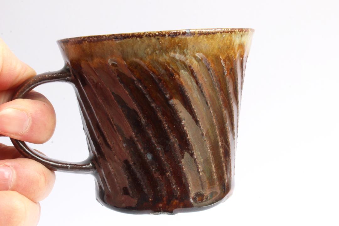 伊藤　豊　しのぎマグカップ　焦茶の画像