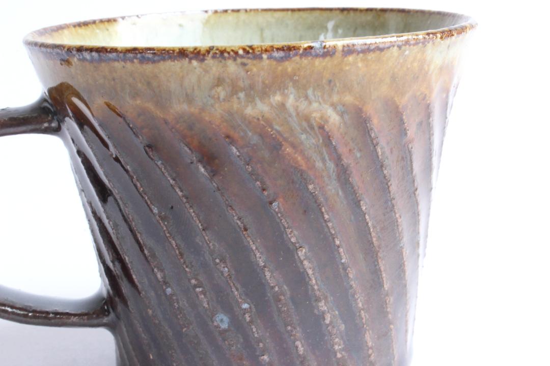 伊藤　豊　しのぎマグカップ　焦茶の画像