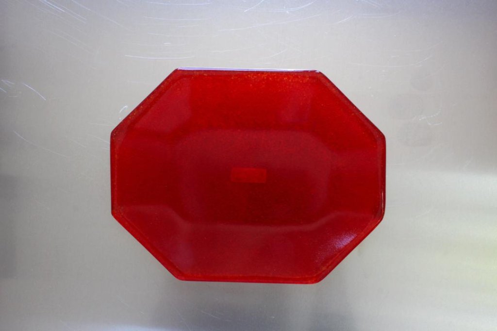 オオタ硝子研究室　【quiet】八角菓子皿　レッドの画像