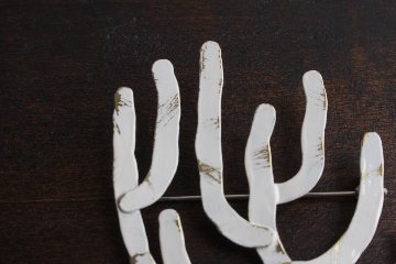 小原聖子　ブローチ　WHITEの画像