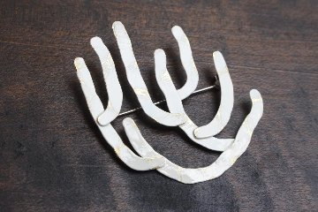 小原聖子　ブローチ　WHITEの画像