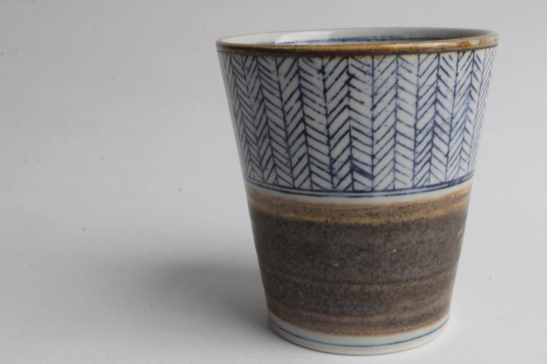 鈴木美佳子　ほそほそコップ　矢羽根（茶）の画像