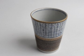 鈴木美佳子　ほそほそコップ　矢羽根（茶）の画像