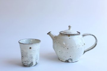 坪井俊憲　粉引ポットの画像
