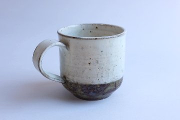坪井俊憲　粉引手付きカップの画像