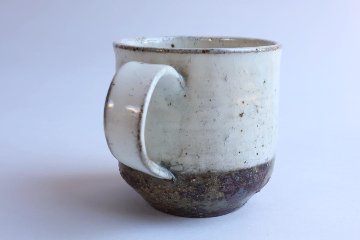 坪井俊憲　粉引手付きカップの画像