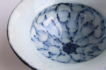 小峠貴美子　リム盛鉢　縁呉須の画像