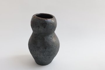 小峠貴美子　錆釉　花入れの画像
