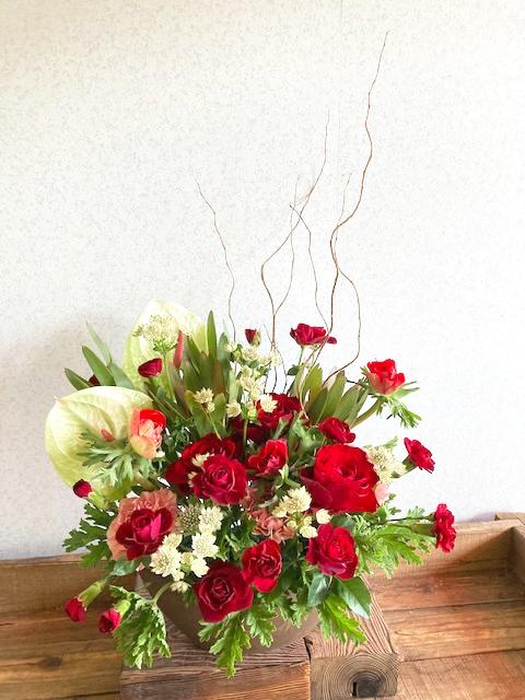 お祝いアレンジメント［赤系］の画像