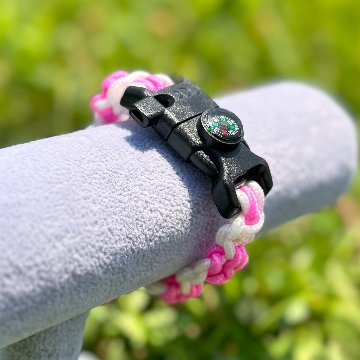 防災ブレスレット パラコード 肉球デザイン｜緊急時に使える多機能アクセサリー（ホワイト×ピンク）の画像