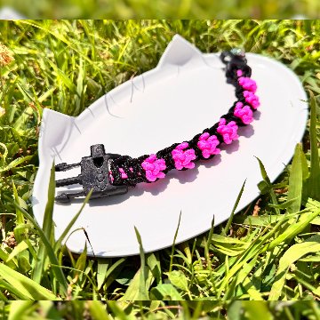 【肉球の防災ブレスレット】②黒×ピンクの肉球の画像
