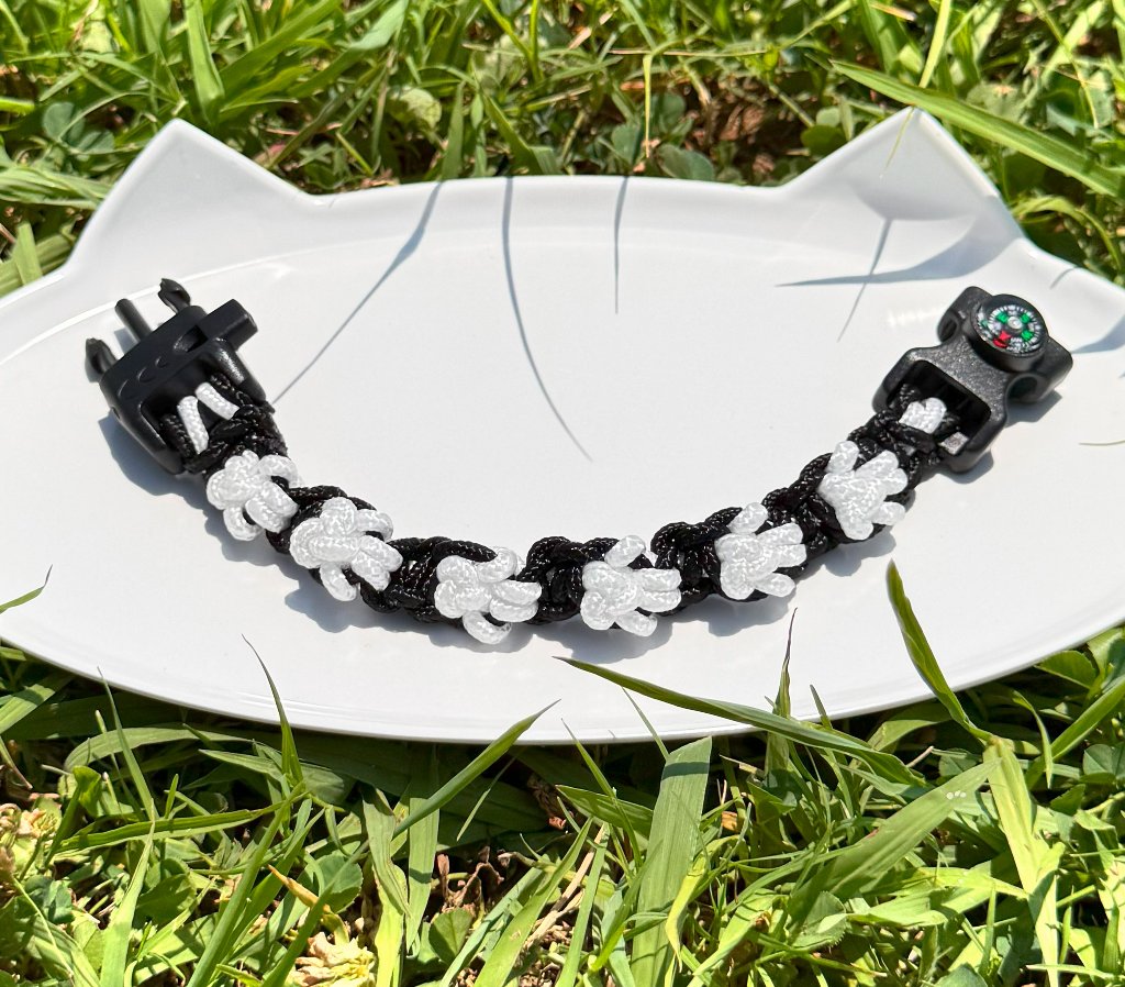 【肉球の防災ブレスレット】⑤黒×白肉球の画像