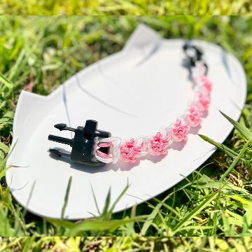 【肉球の防災ブレスレット】⑥白×ペールピンクの肉球の画像