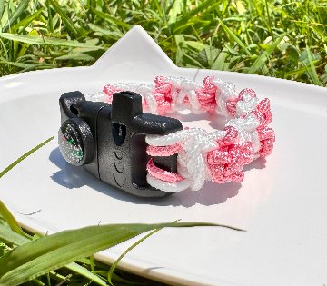 【肉球の防災ブレスレット】⑥白×ペールピンクの肉球の画像