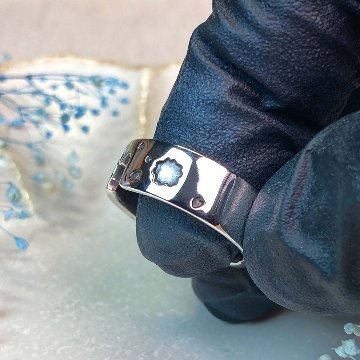 春の世界を旅する猫リング｜重ねて完成するペアリング（桜とハート・シルバー925・18金カスタム可）の画像