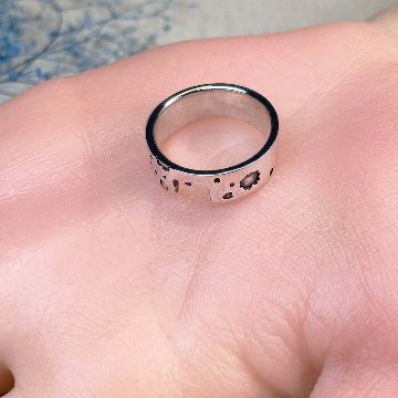 春の世界を旅する猫リング｜重ねて完成するペアリング（桜とハート・シルバー925・18金カスタム可）の画像