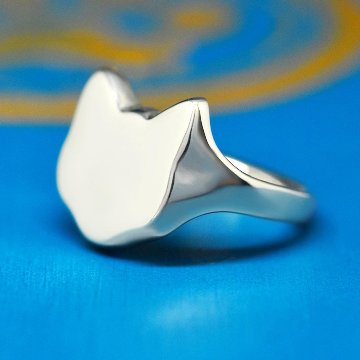猫顔シルエットの印台リング｜面が光る大人の猫リング（シルバー925・18金・プラチナ）の画像