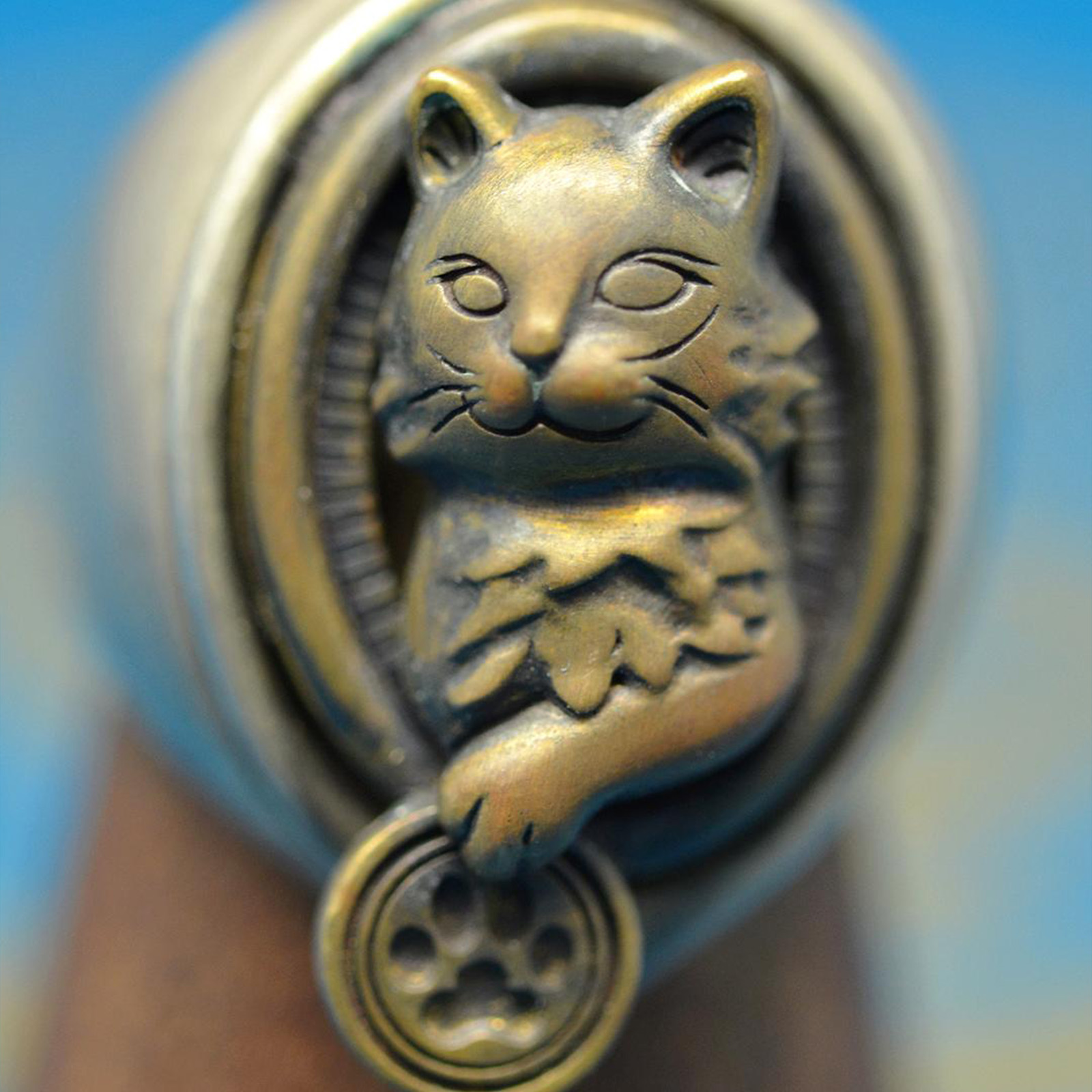 男爵の猫リング｜守り神のように佇む猫のリング（silver925・k18・真鍮）の画像